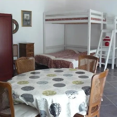 D'hotes & Pouget Holiday home *