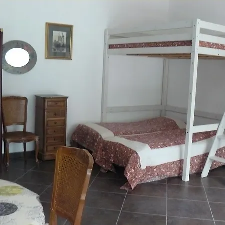 D'hotes & Pouget Holiday home *